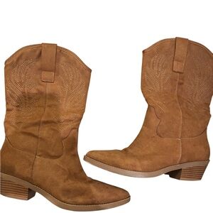 Wonderly Brown suede cowboy boots
